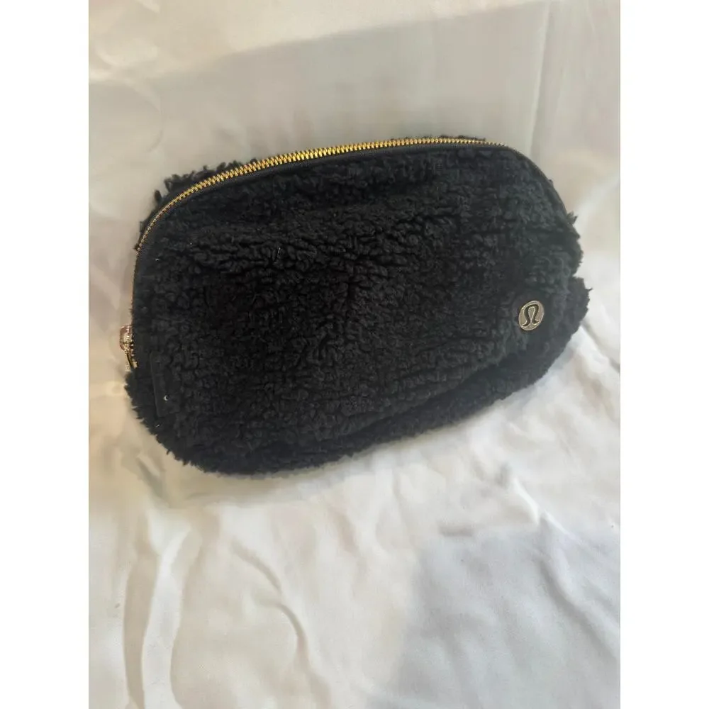 Everywhere Belt Bag Fleece - Picture 2 of 6